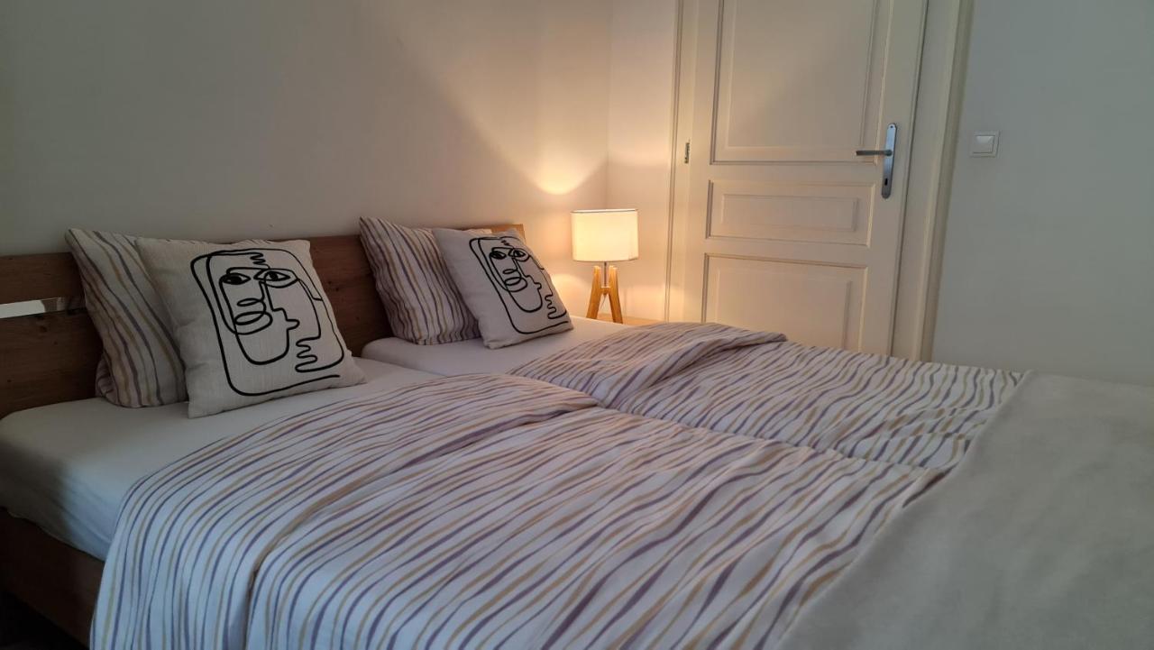 Royal Colours Apartments Wina Bagian luar foto